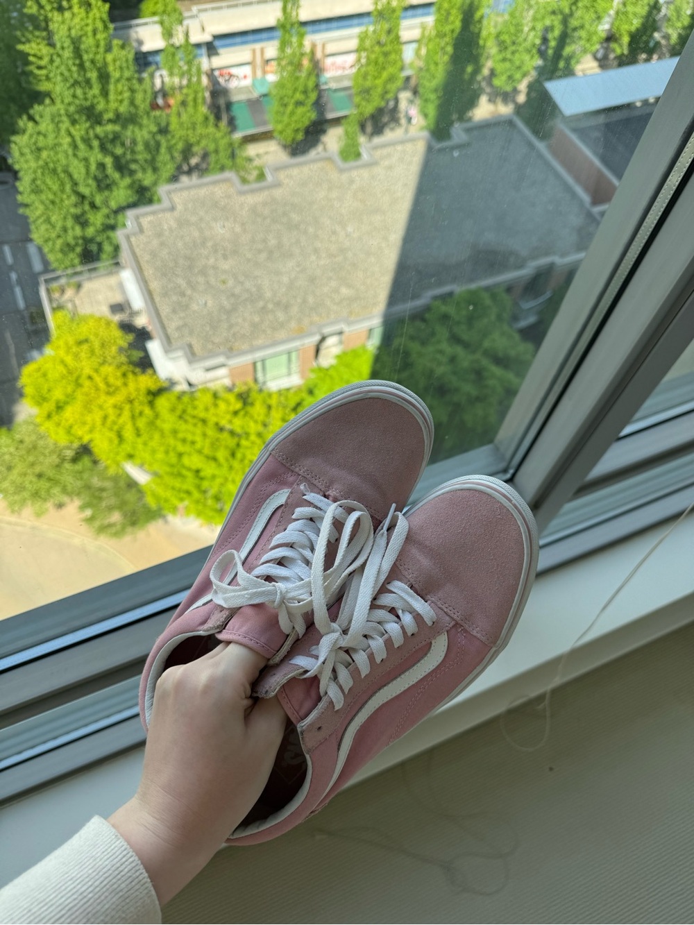 BARELY WORN Pink Low-Top Old Skool Pink Vans with White Stripe - Picture 2 of 5